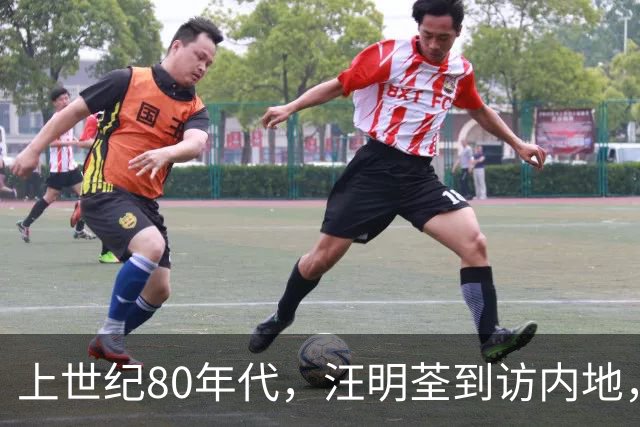 上世纪80年代，汪明荃到访内地，与秦怡留下了这张珍贵合影