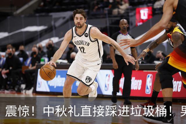 震惊！中秋礼直接踩进垃圾桶！男子：家里不缺吃喝，怕老人吃出病